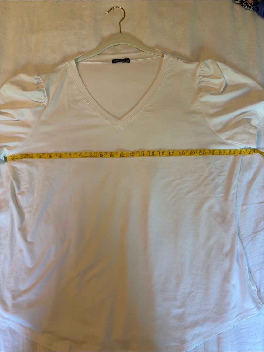 V-Neck Short Sleeve Top in White with Subtle Puff Sleeve - Picture 3 of 7